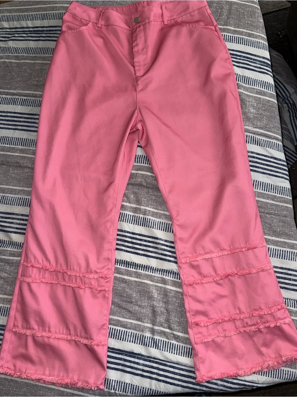 SHEIN woman’s Pink Ruffle Hem Capri Pants